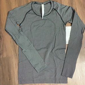 Lululemon b&w striped long sleeve